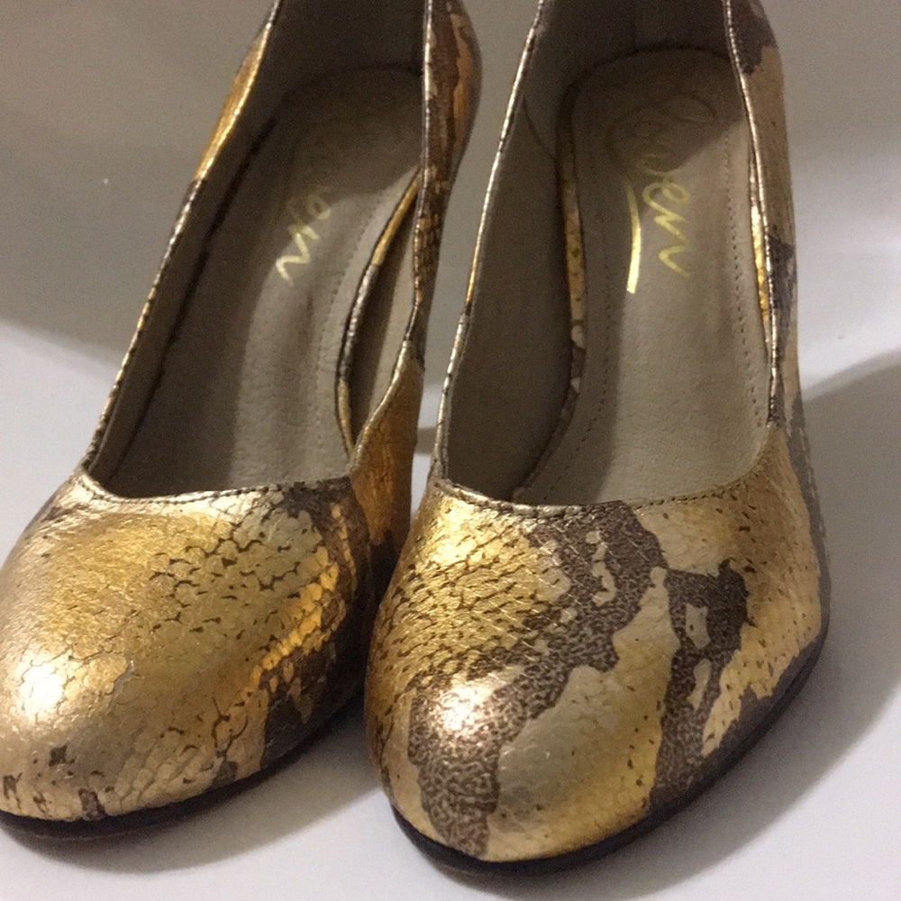 Snake design leather gold higher heeled shoes